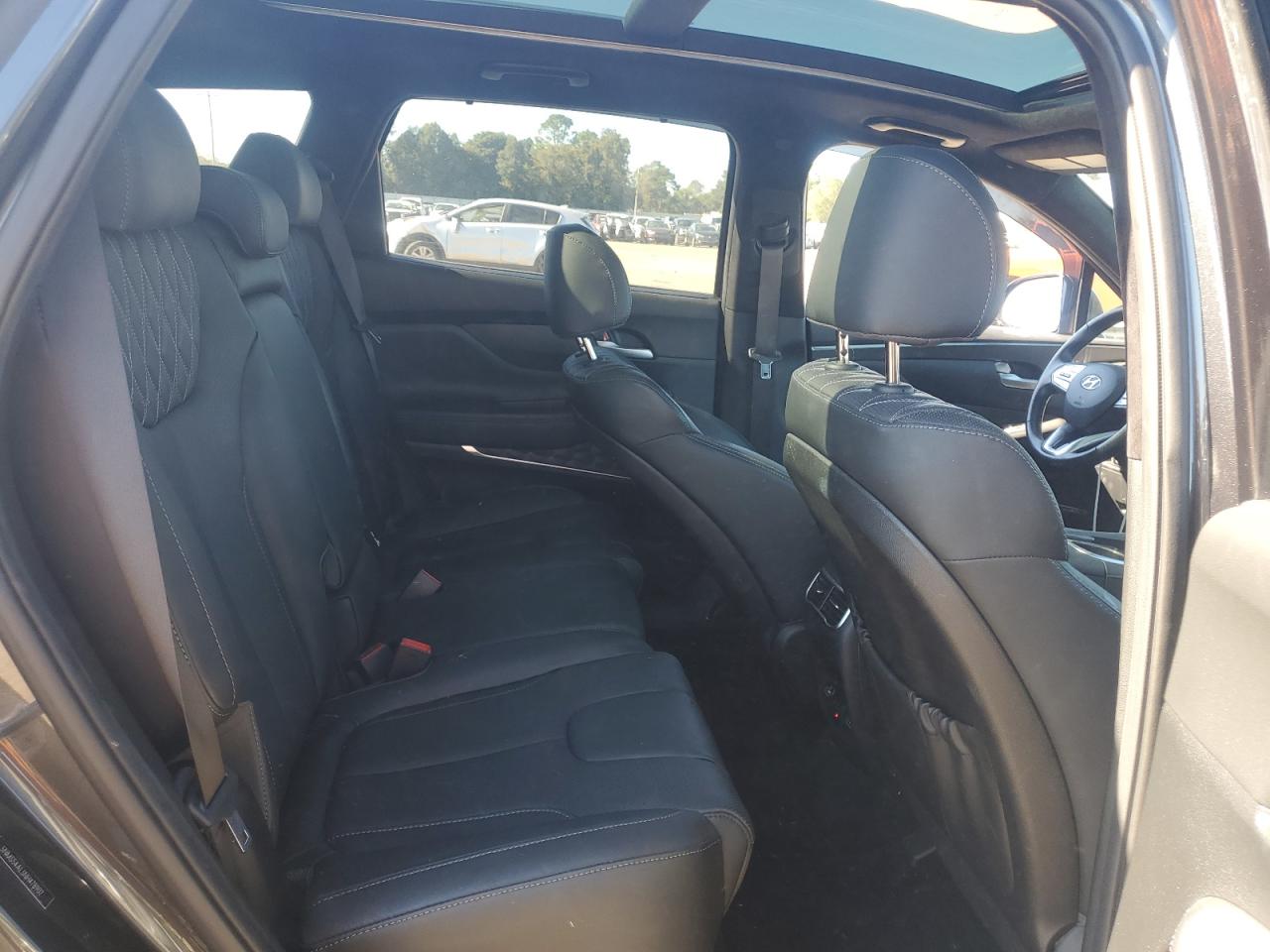 2022 Hyundai Santa Fe - Image 11