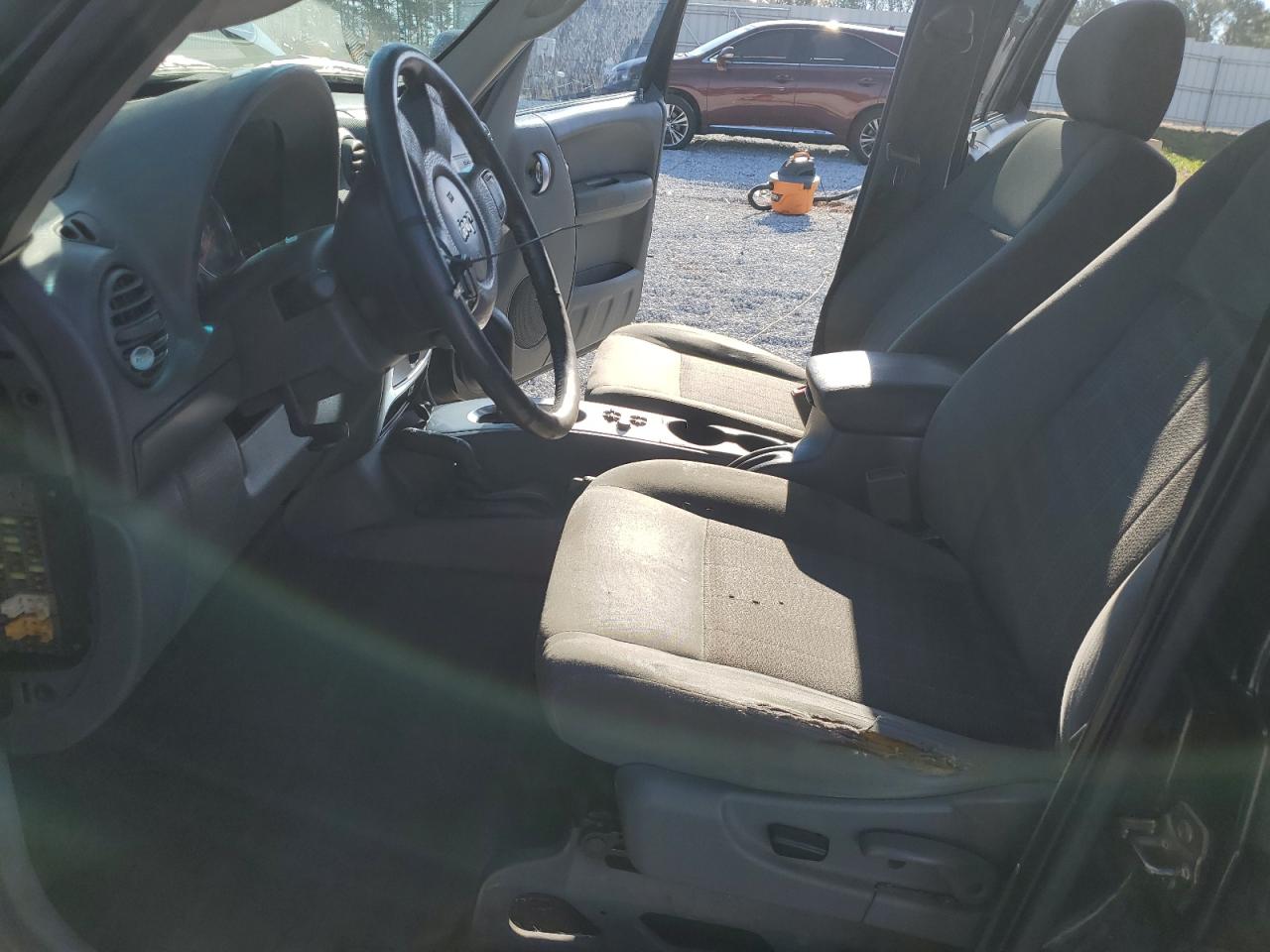 2005 Jeep Liberty (North America) - Image 7