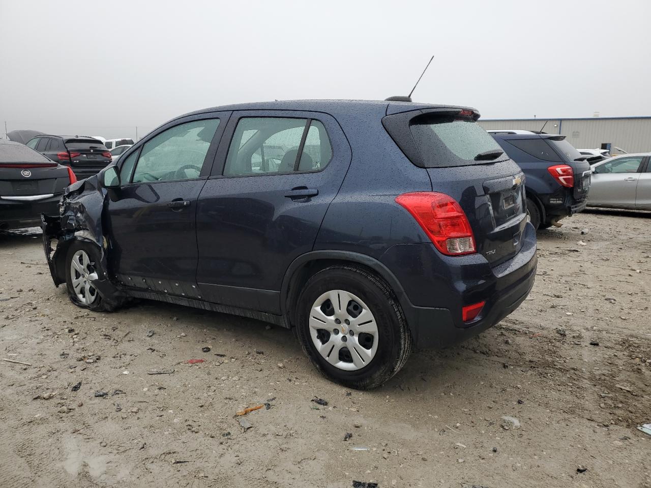 VIN 3GNCJKSB9JL305299 2018 CHEVROLET TRAX no.2