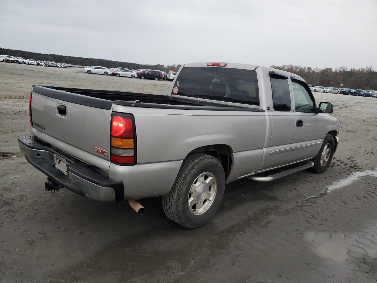2005 GMC Sierra - Image 3