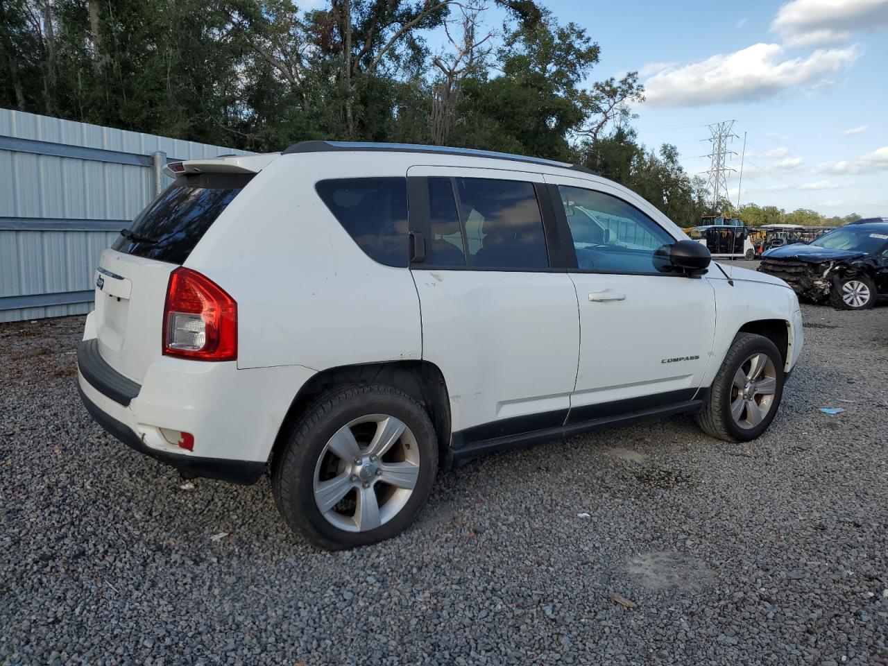 VIN 1C4NJDBB8DD246396 2013 JEEP COMPASS no.3