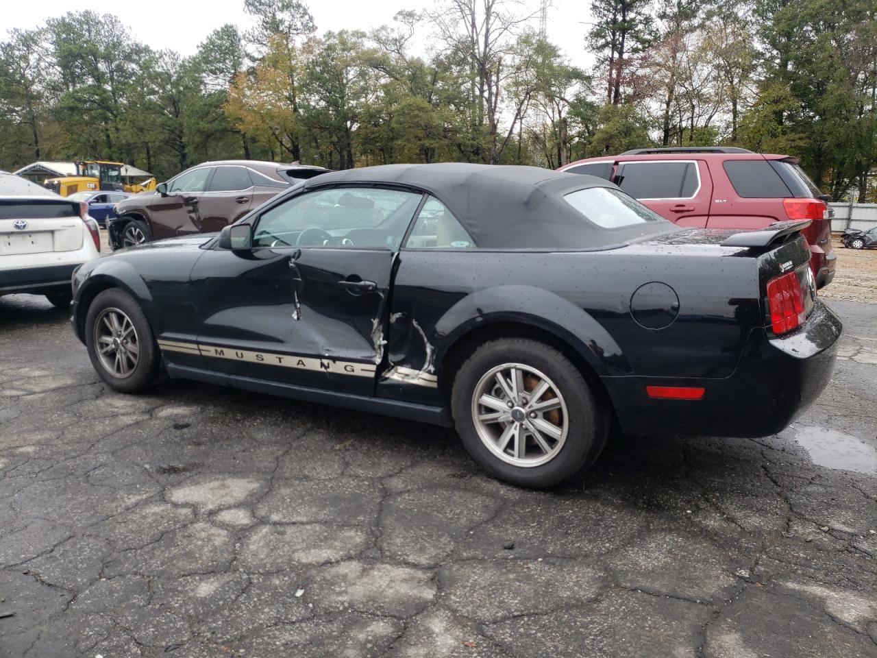 2005 Ford Mustang - Image 2