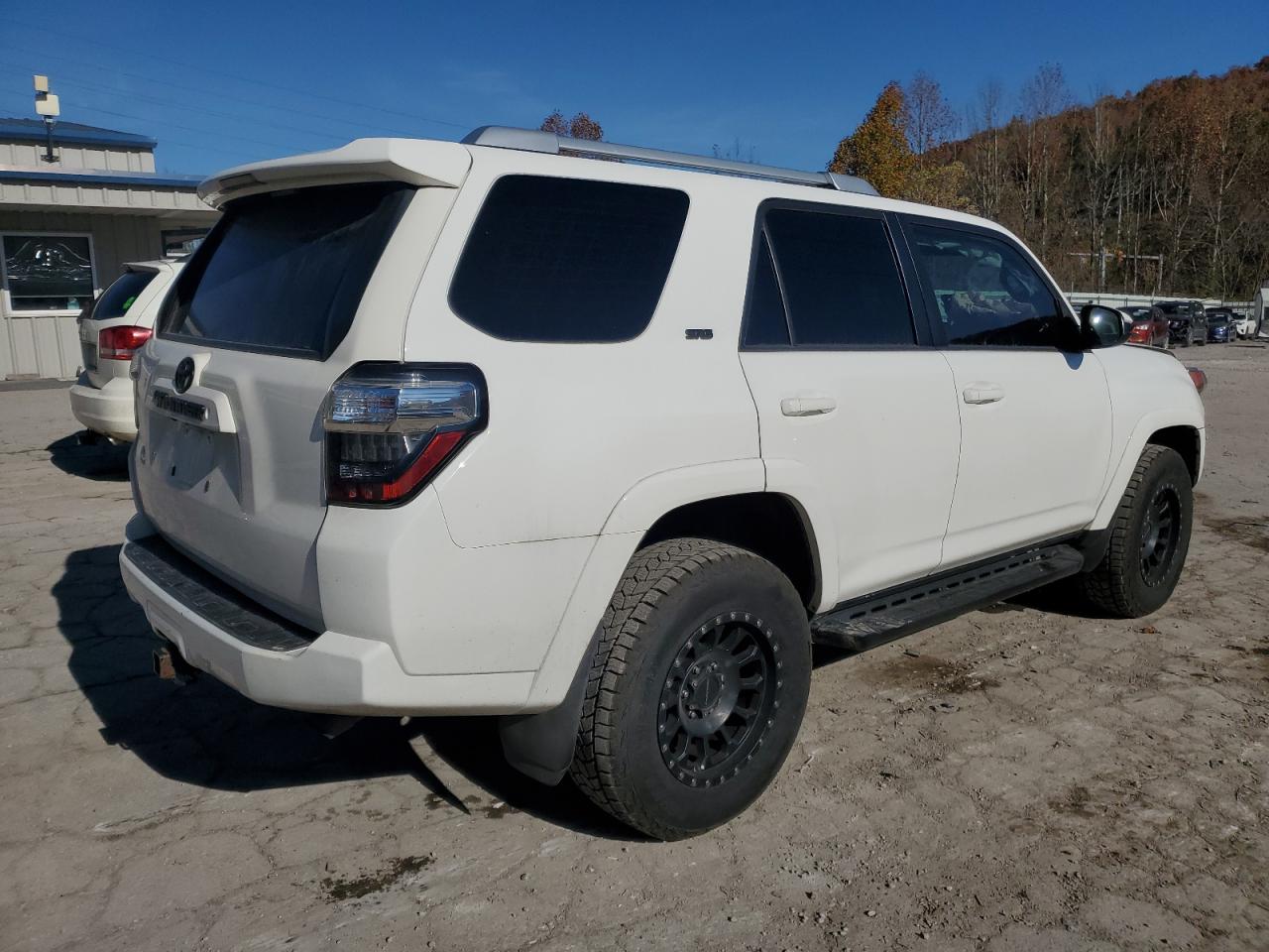2017 Toyota 4Runner - Image 3