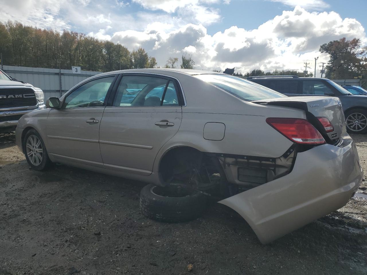 2006 Toyota Avalon - Image 2