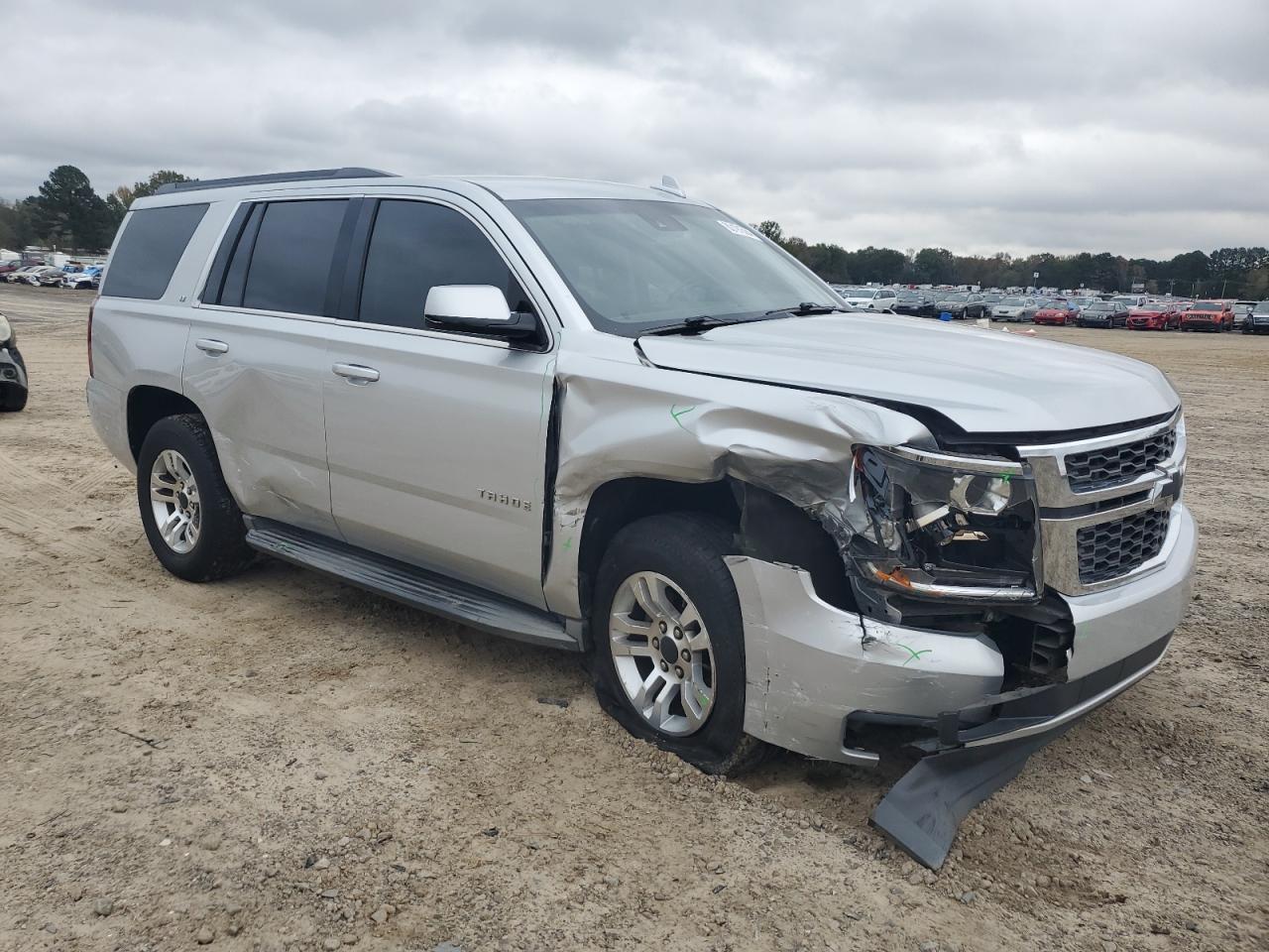 VIN 1GNSCBKC5FR585012 2015 CHEVROLET TAHOE no.4