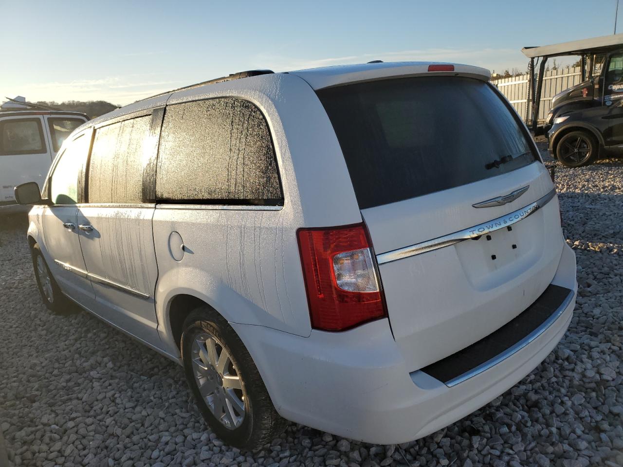 2015 Chrysler Town & Country - Image 2