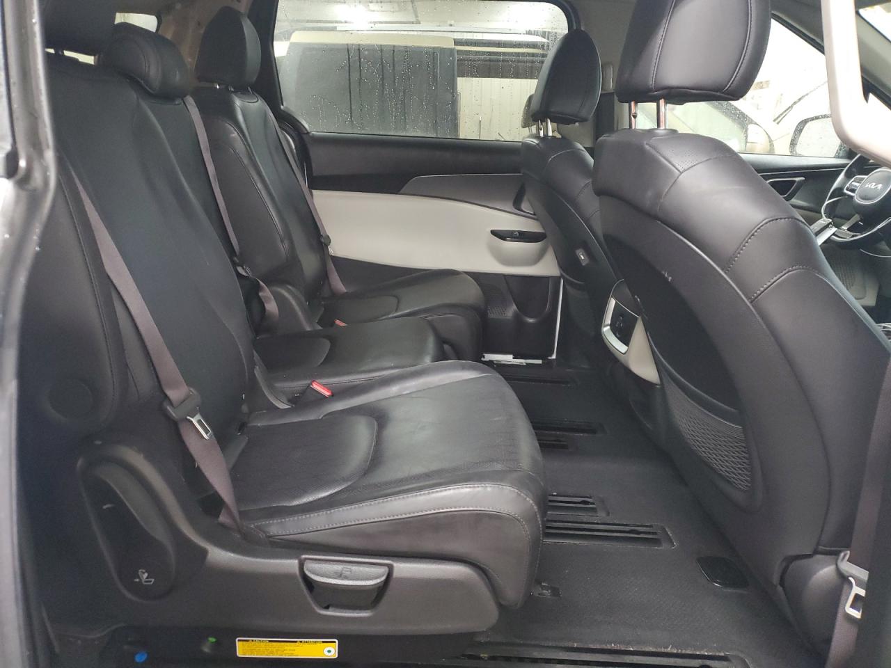 2022 Kia Carnival - Image 11