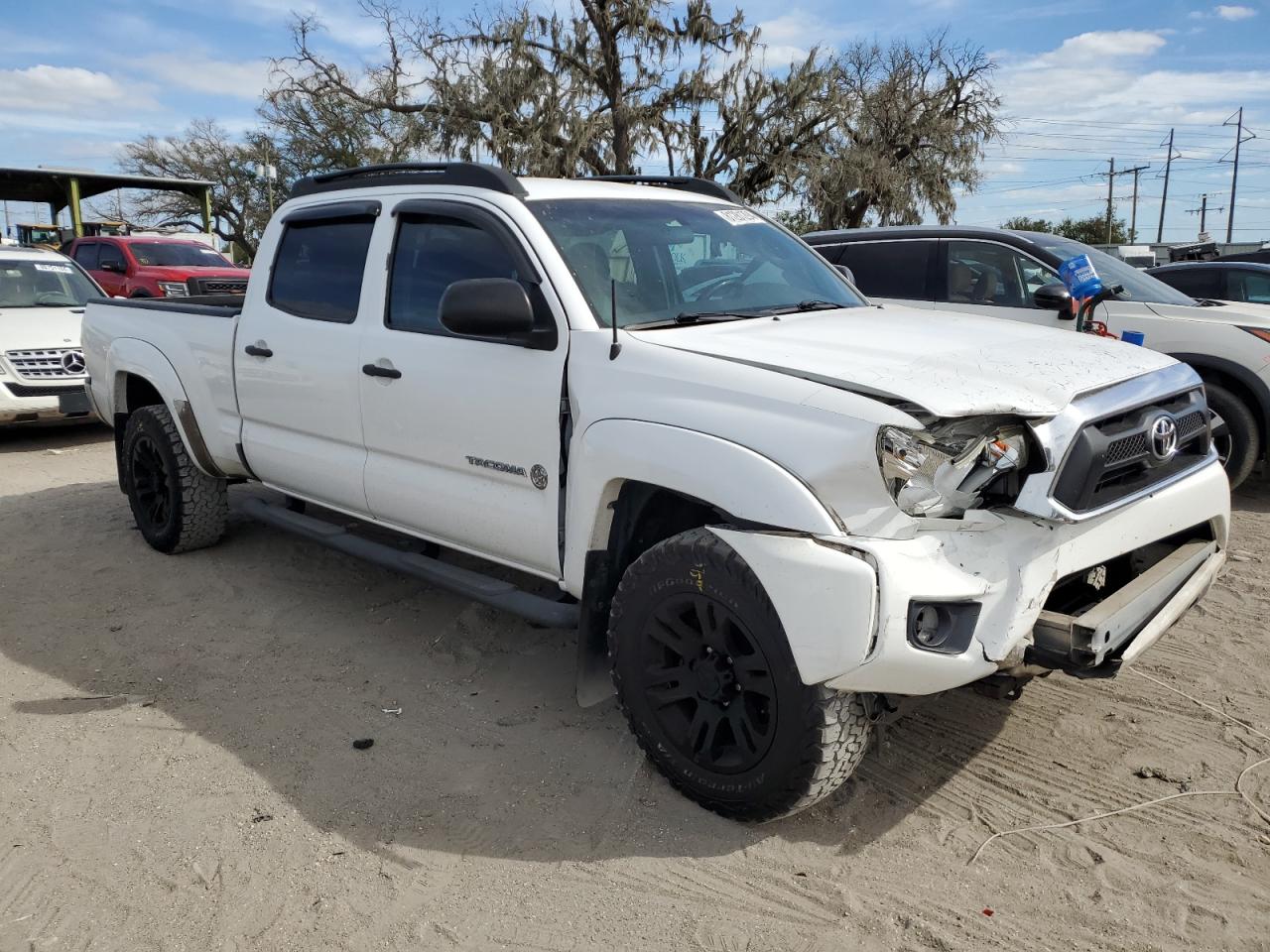 VIN 3TMKU4HN1FM043949 2015 TOYOTA TACOMA no.4