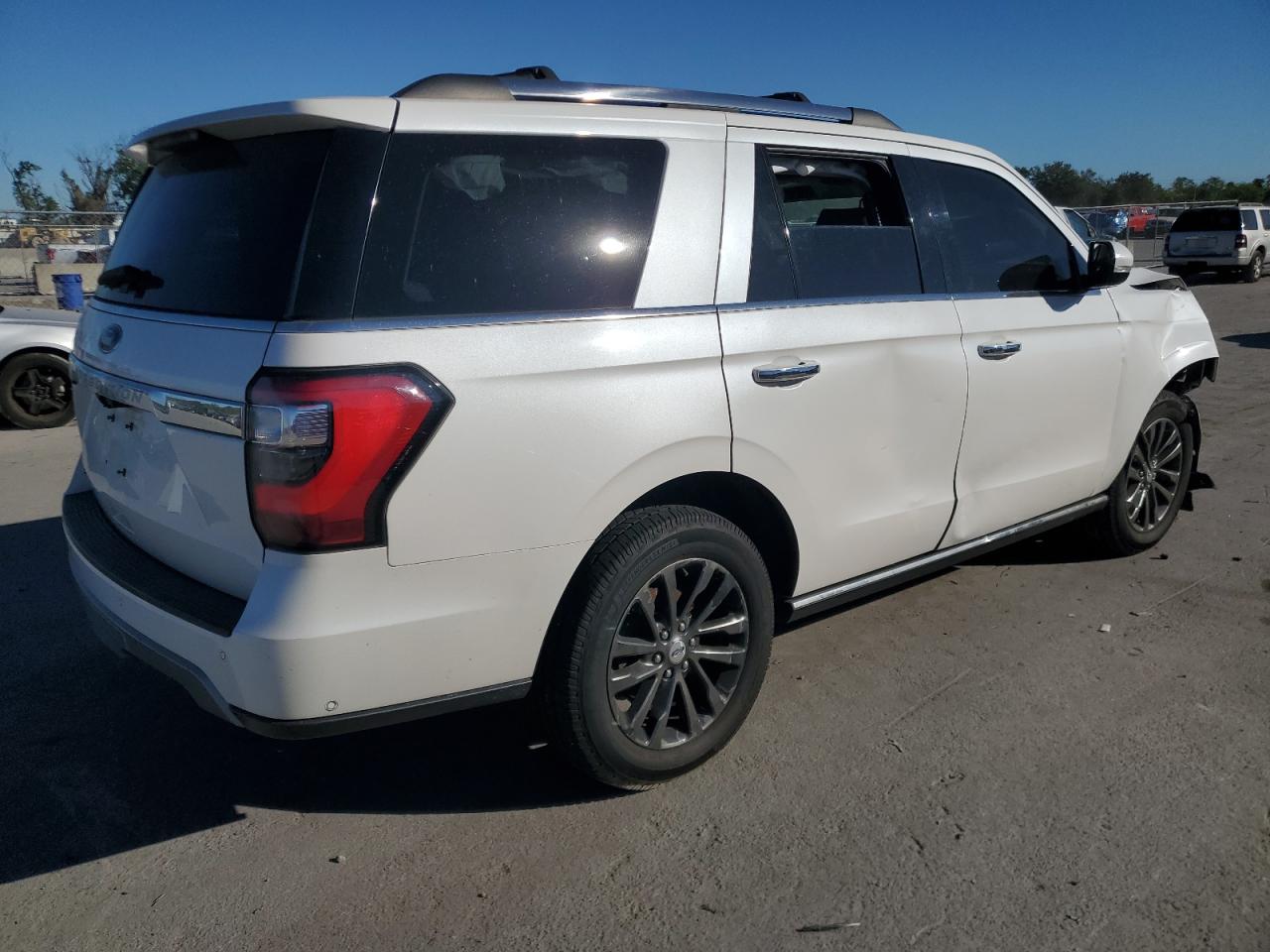 VIN 1FMJU2AT2KEA05019 2019 FORD EXPEDITION no.3