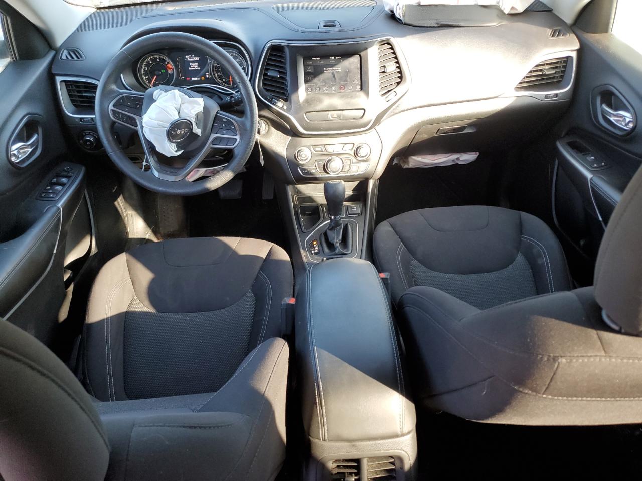 1C4PJLCB1KD143819 Jeep Grand Cherokee 2019. Фото: 7