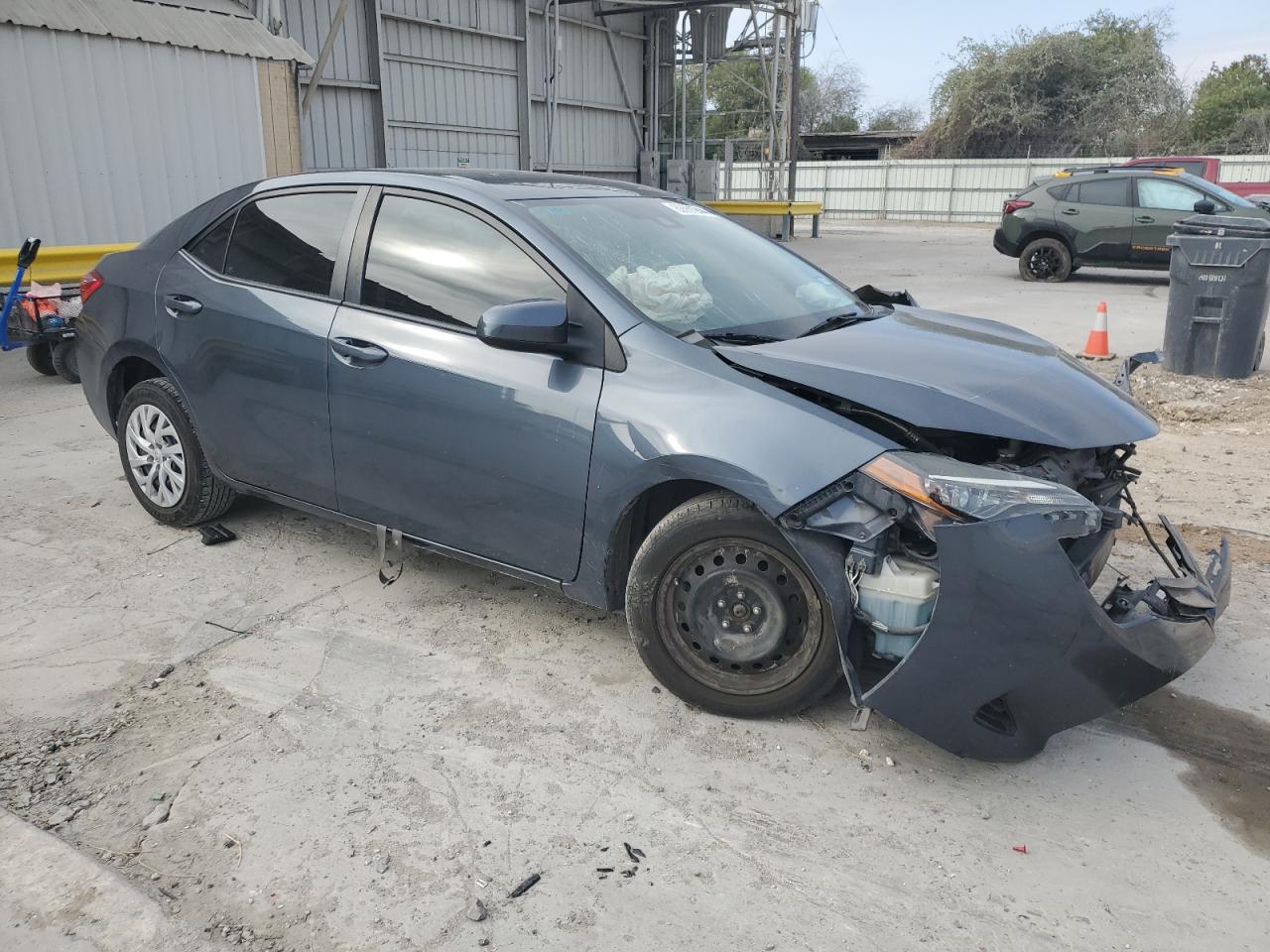 VIN 5YFBURHE6JP788601 2018 TOYOTA COROLLA no.4