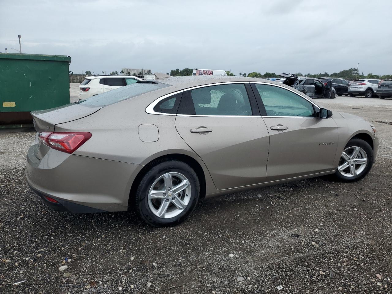 2022 Chevrolet Malibu - Image 3