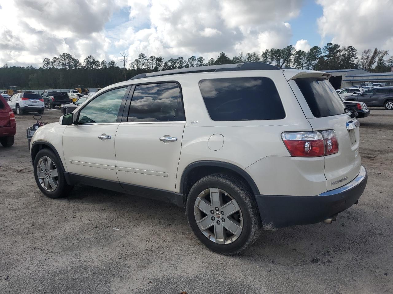 2010 GMC Acadia - Image 2