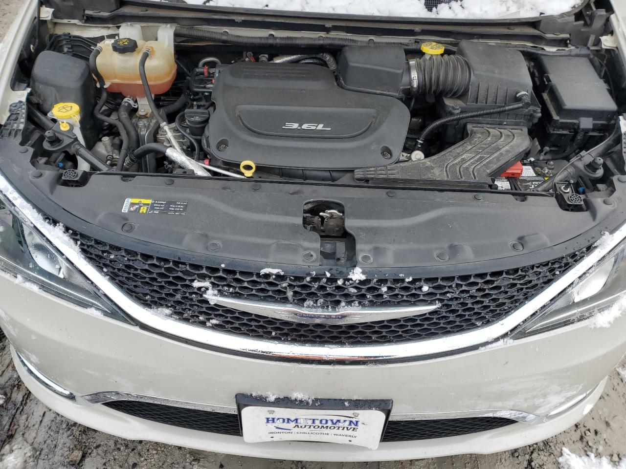 2017 Chrysler Pacifica - Image 12