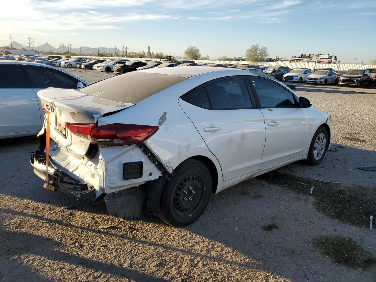 VIN 5NPD74LF7JH260470 2018 HYUNDAI ELANTRA no.3