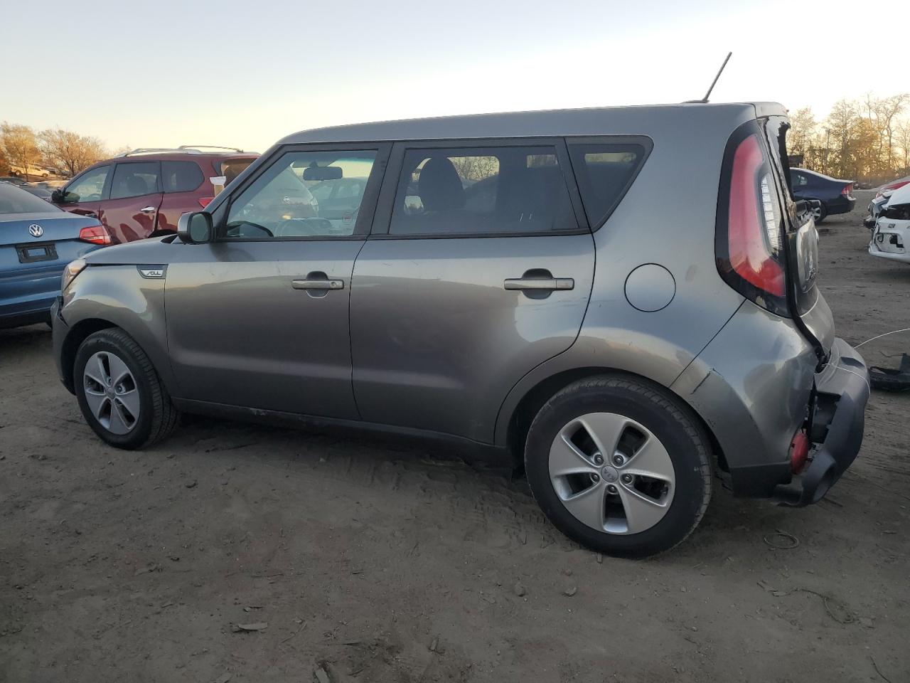 VIN KNDJN2A27F7232970 2015 KIA SOUL no.2