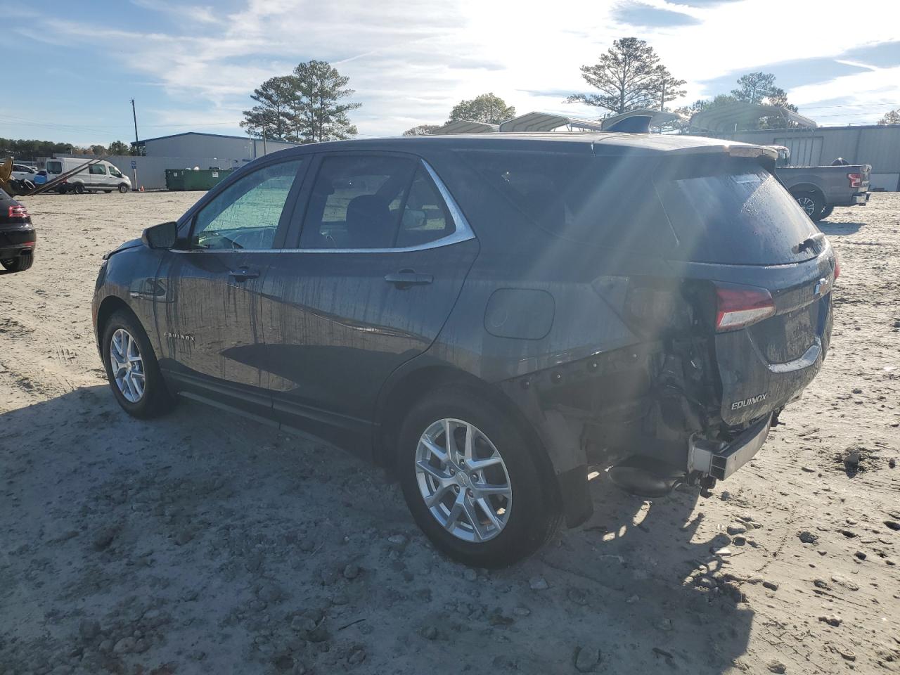 2022 Chevrolet Equinox - Image 2