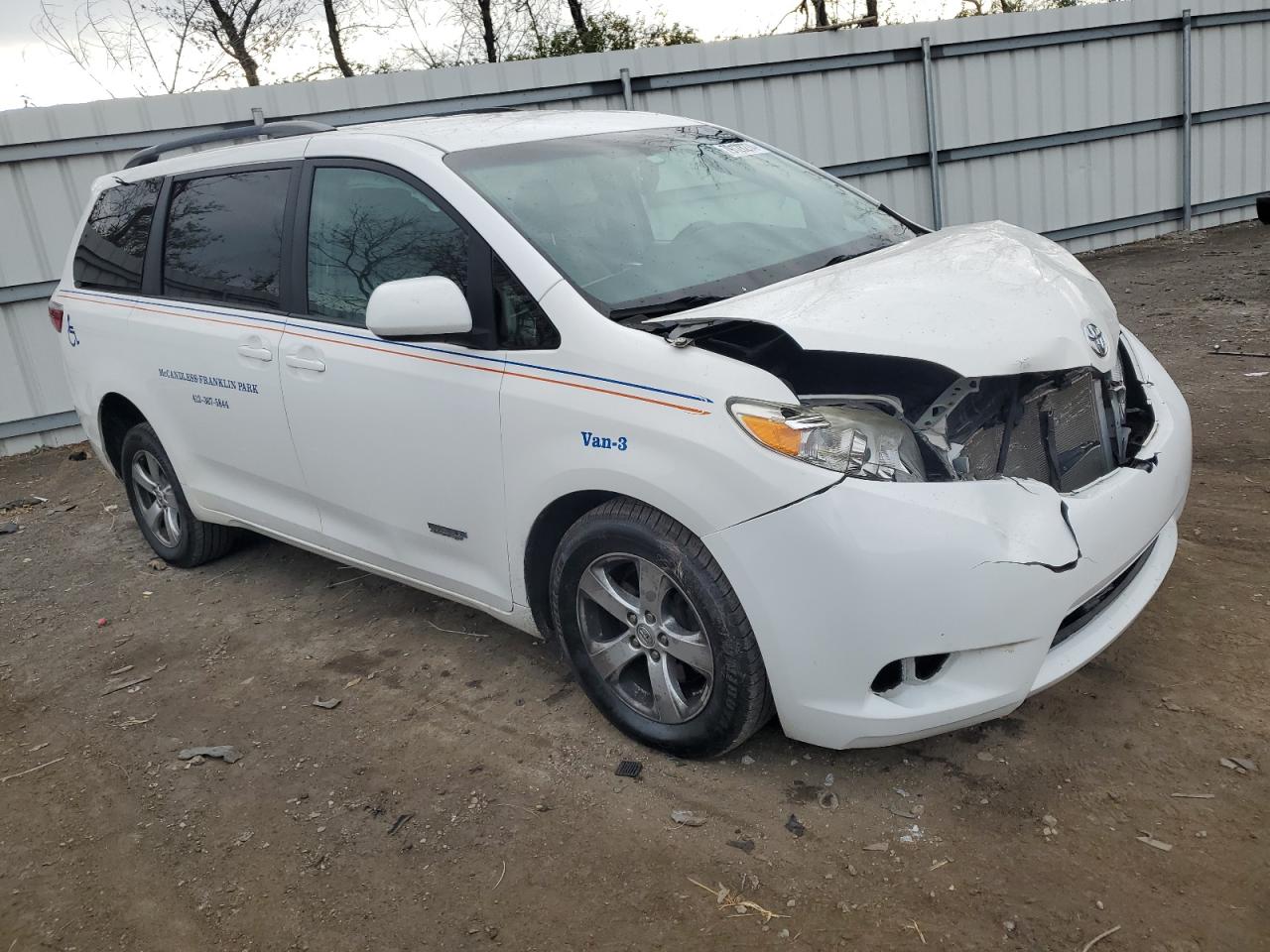 2016 Toyota Sienna - Image 4