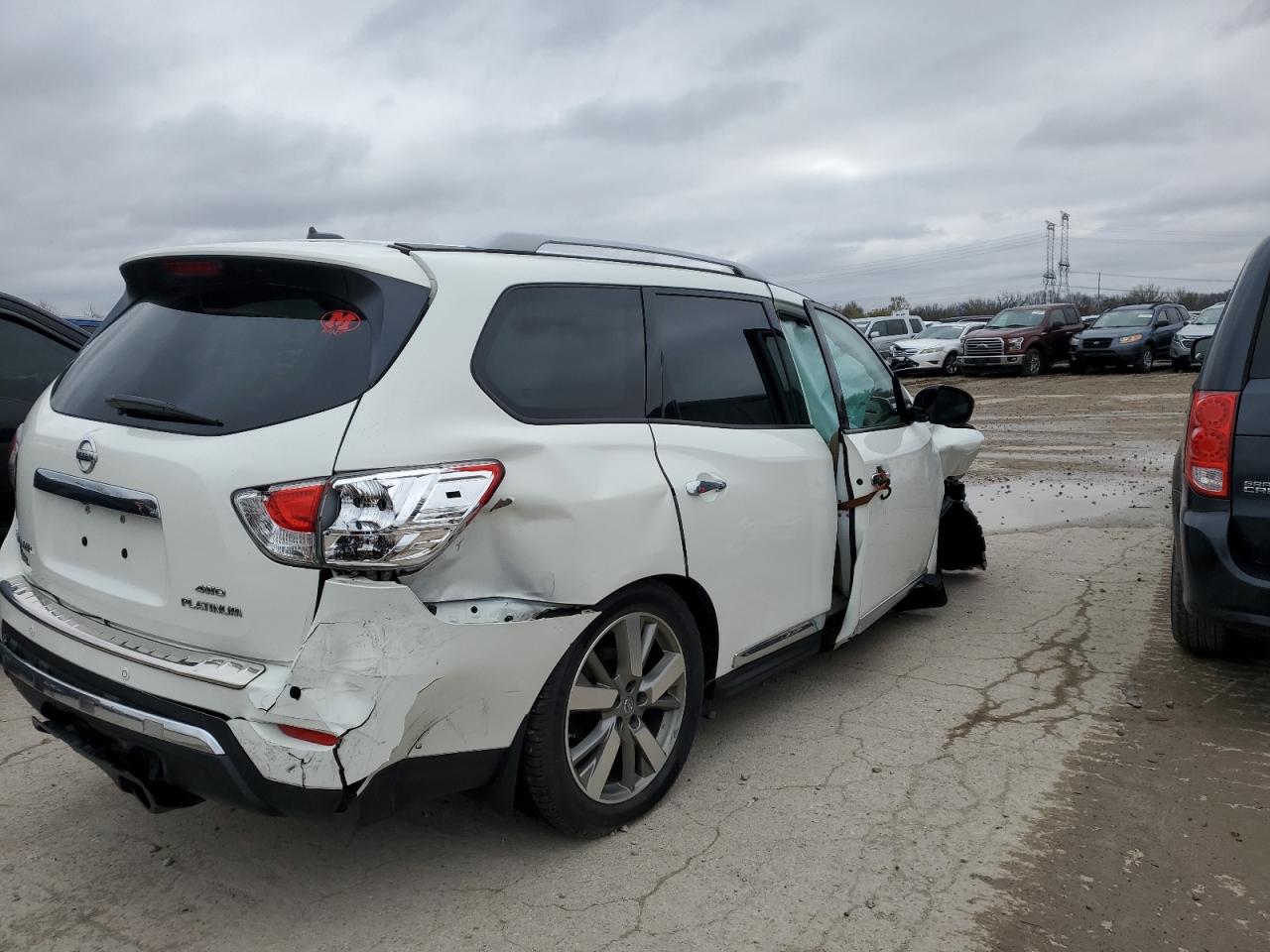 2014 Nissan Pathfinder - Image 3