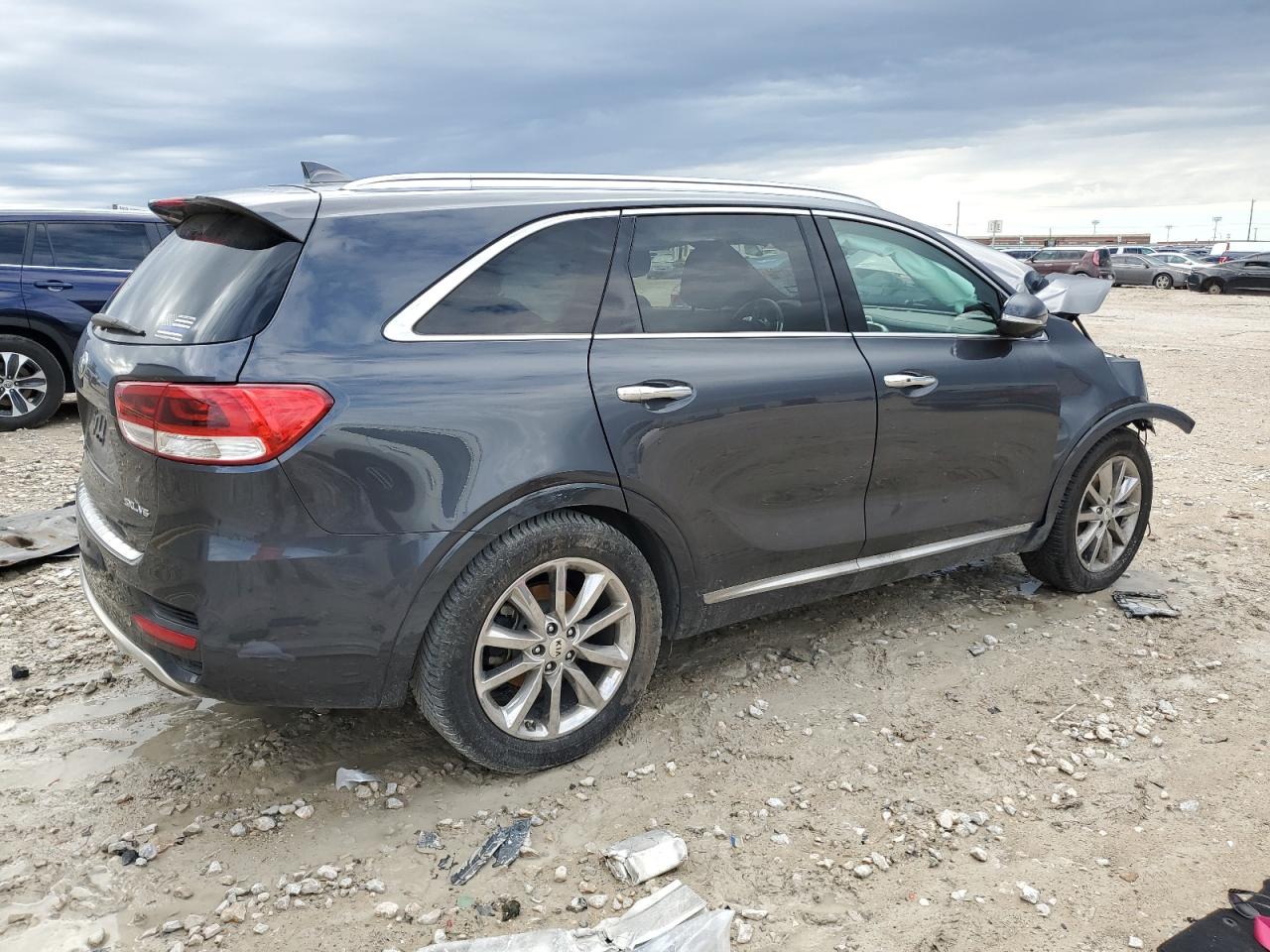 2016 Kia Sorento - Image 3