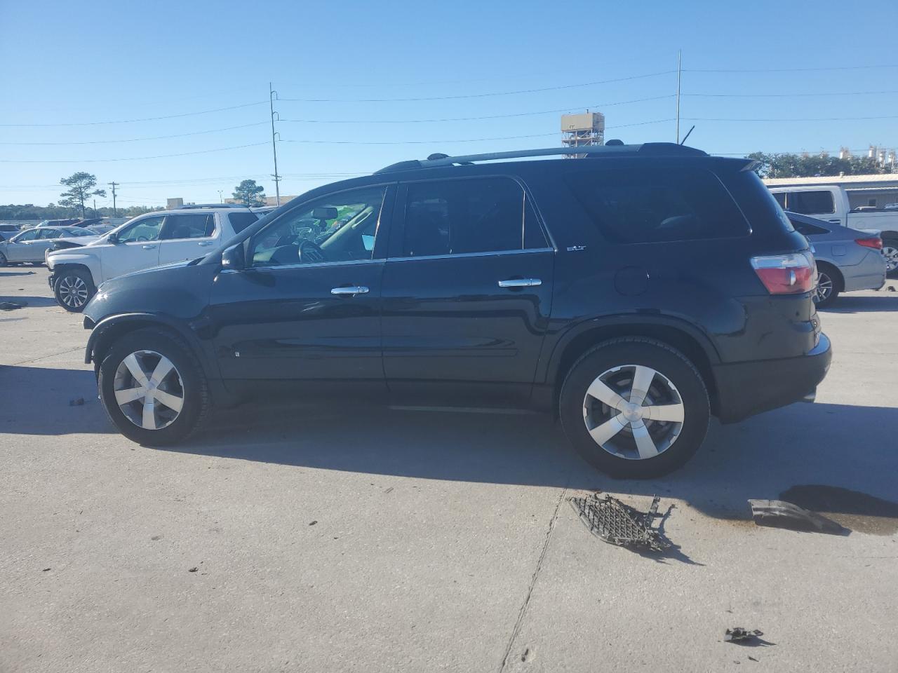 2010 GMC Acadia - Image 2