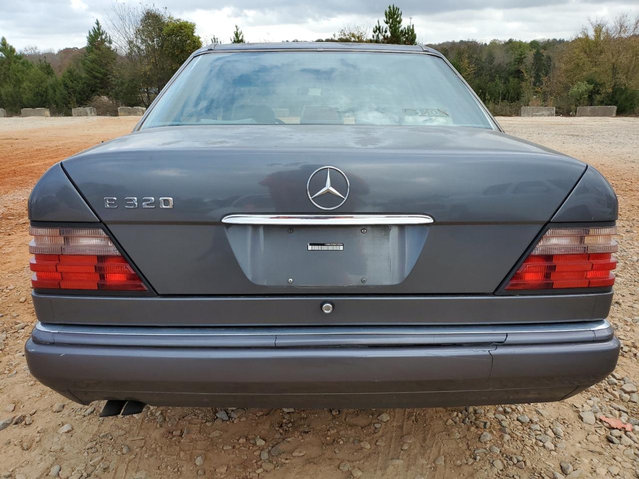 1995 Mercedes-Benz E 320 Base VIN: WDBEA32E8SC233296 Lot: 78461594