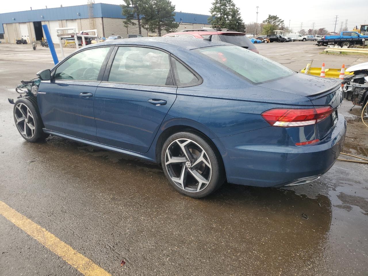 2021 Volkswagen Passat - Image 2