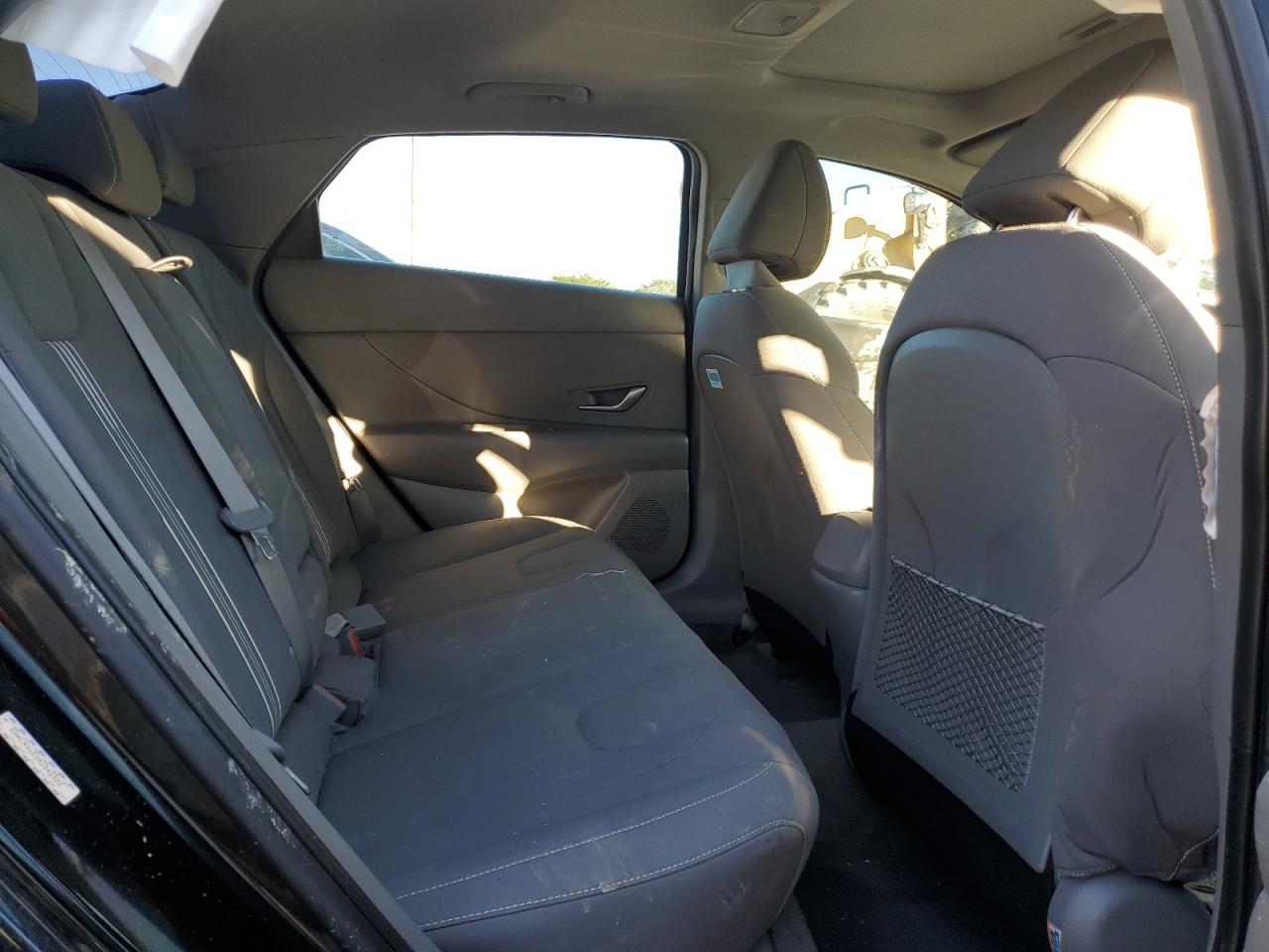 2022 Hyundai Elantra - Image 10
