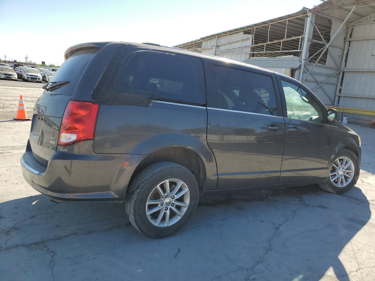 2019 Dodge Caravan - Image 3