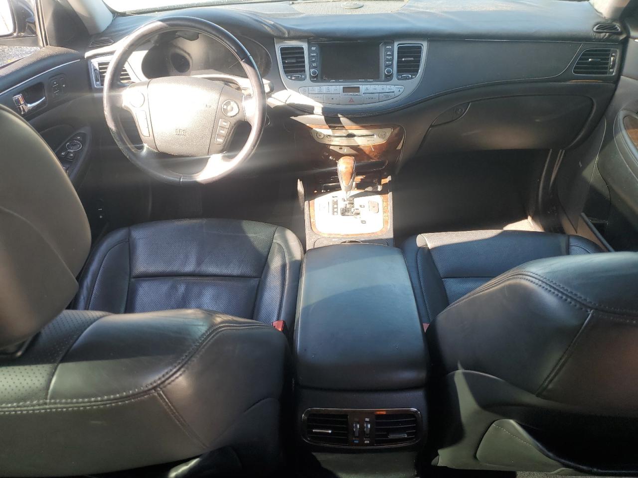 2011 Hyundai Genesis - Image 8