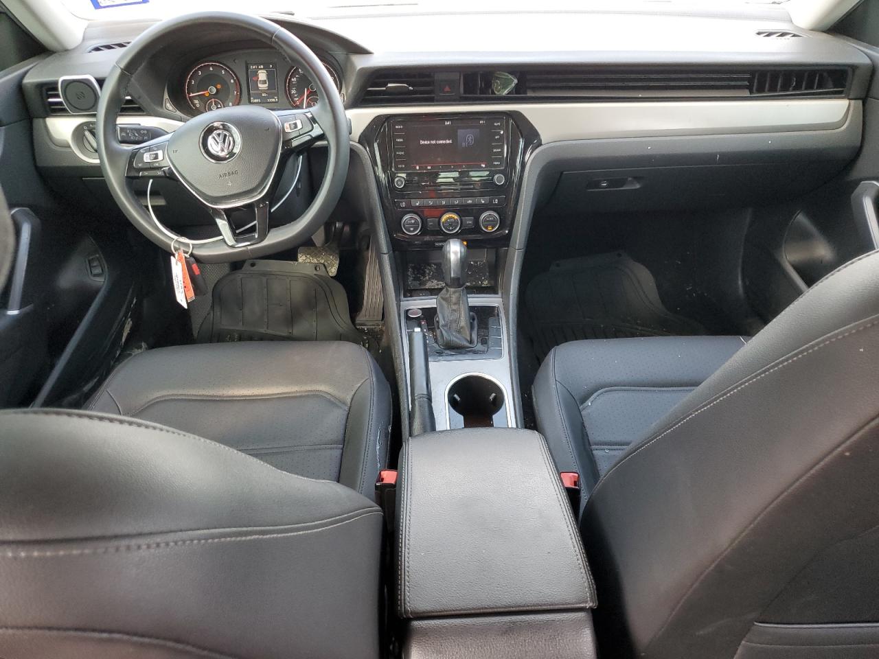 2021 Volkswagen Passat - Image 8