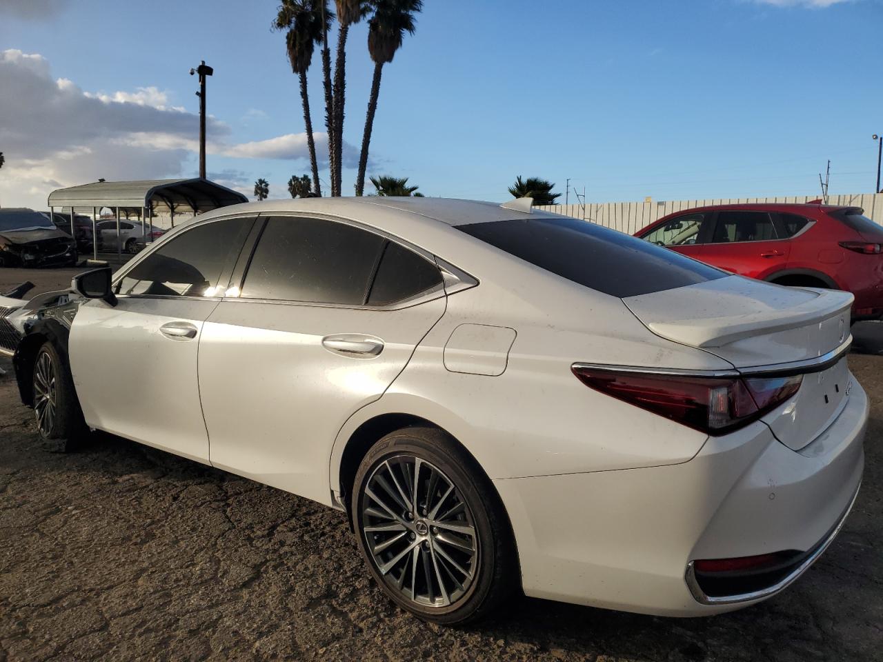 2024 Lexus ES - Image 2