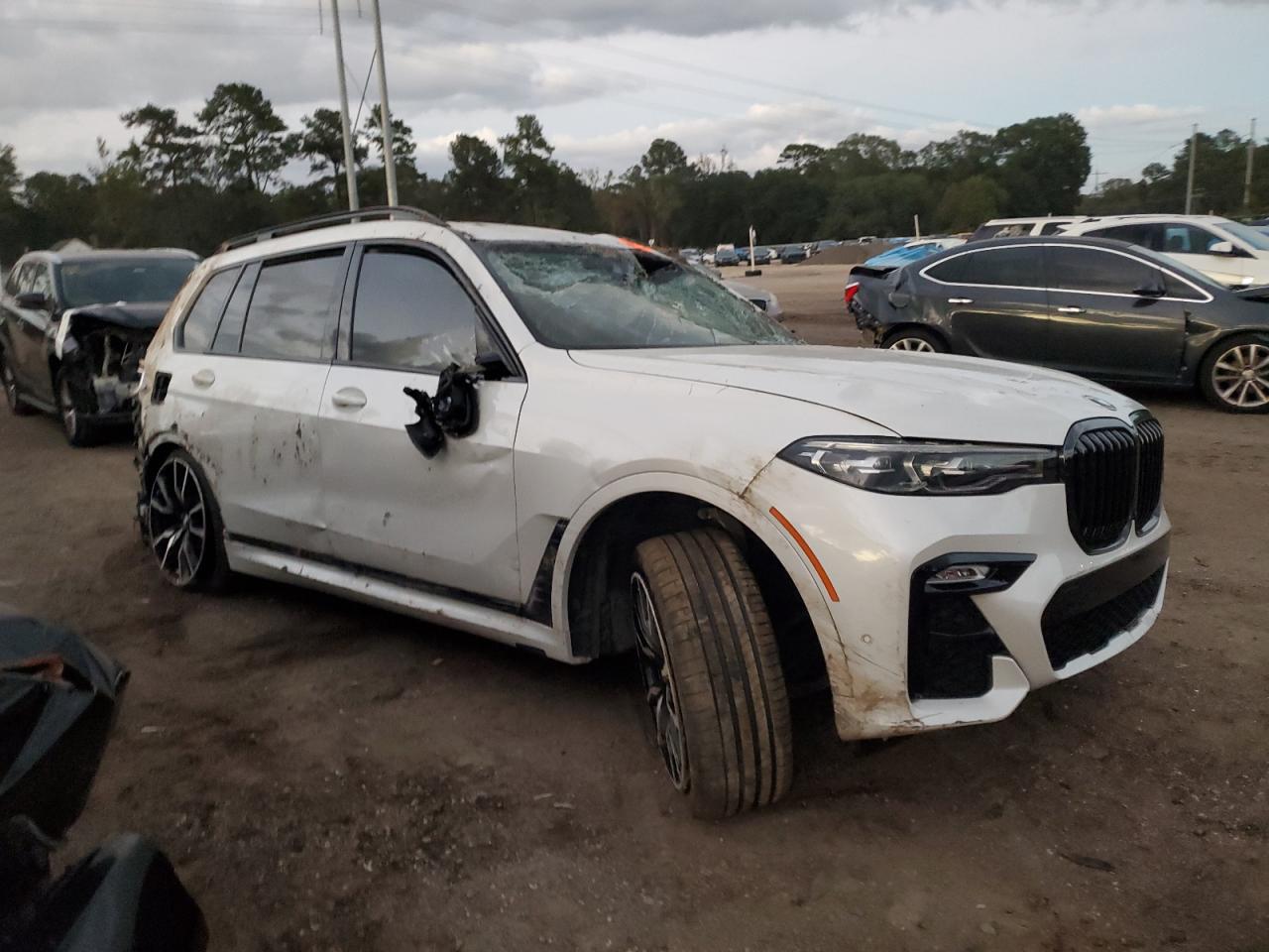 2022 BMW X7 - Image 4