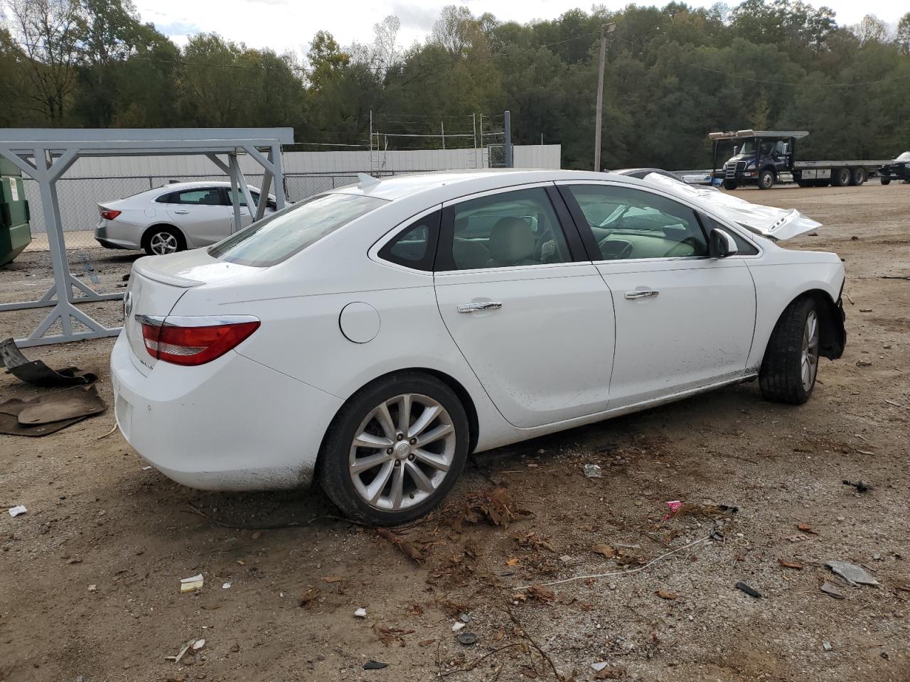 VIN 1G4PR5SKXE4144652 2014 BUICK VERANO no.3