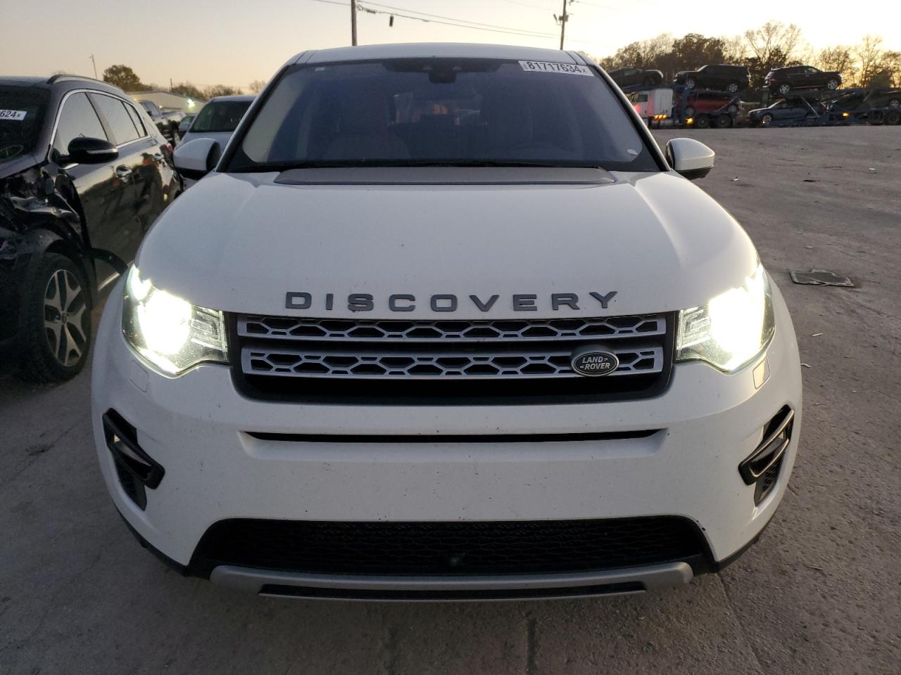 2017 Land Rover Discovery - Image 5
