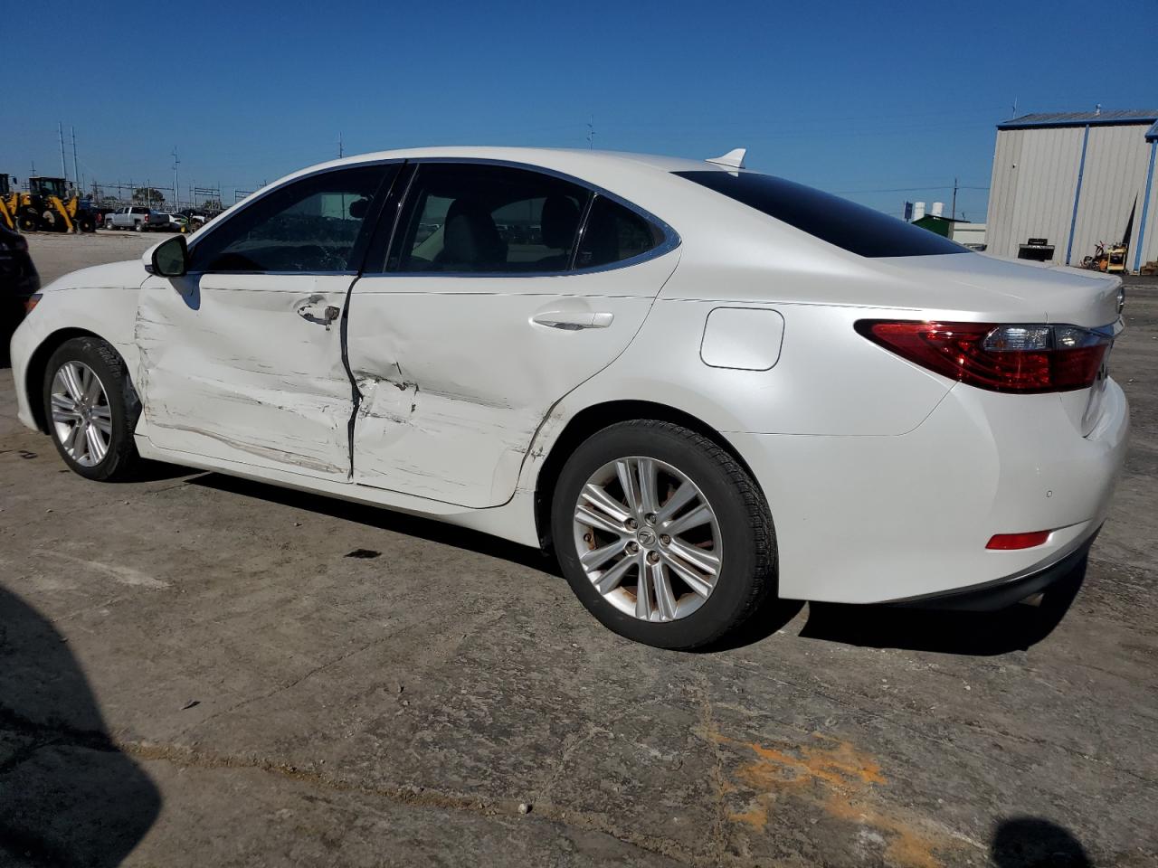 2014 Lexus ES - Image 2