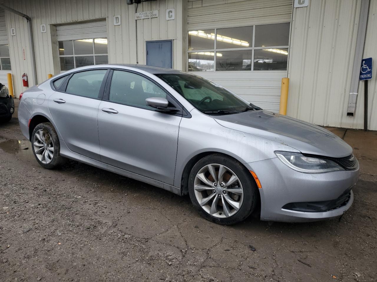 VIN 1C3CCCDG4GN130765 2016 CHRYSLER 200 no.4