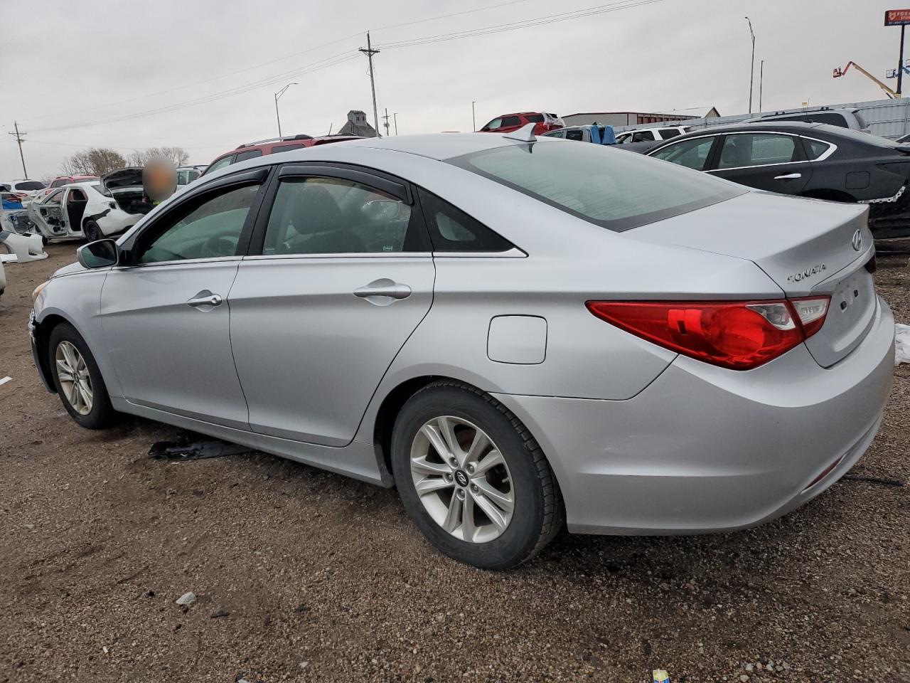 2011 Hyundai Sonata - Image 2