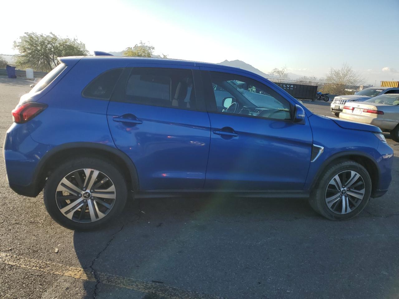 2020 Mitsubishi Outlander - Image 3