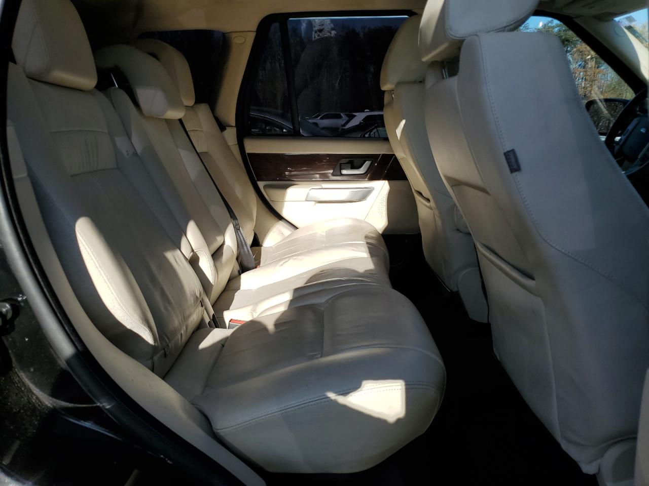 2009 Land Rover Range Rover - Image 11