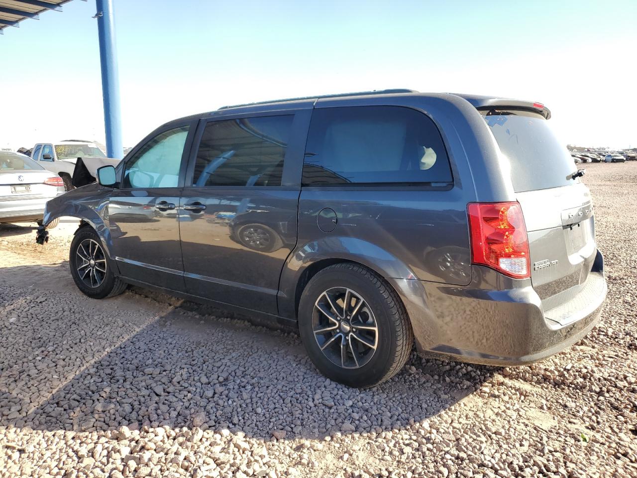 2019 Dodge Caravan - Image 2