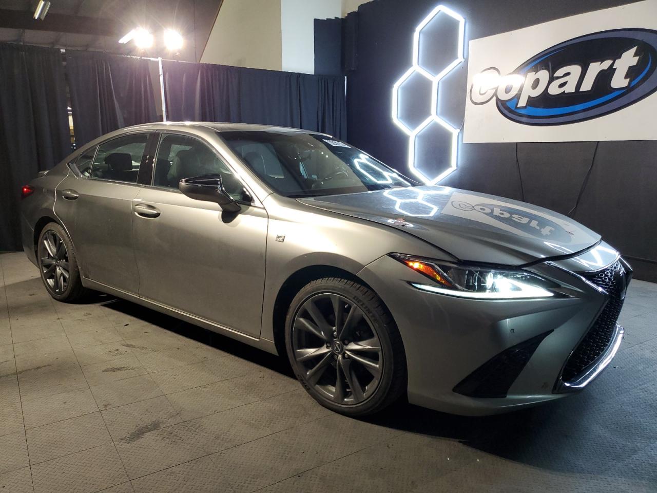 2021 Lexus ES - Image 4