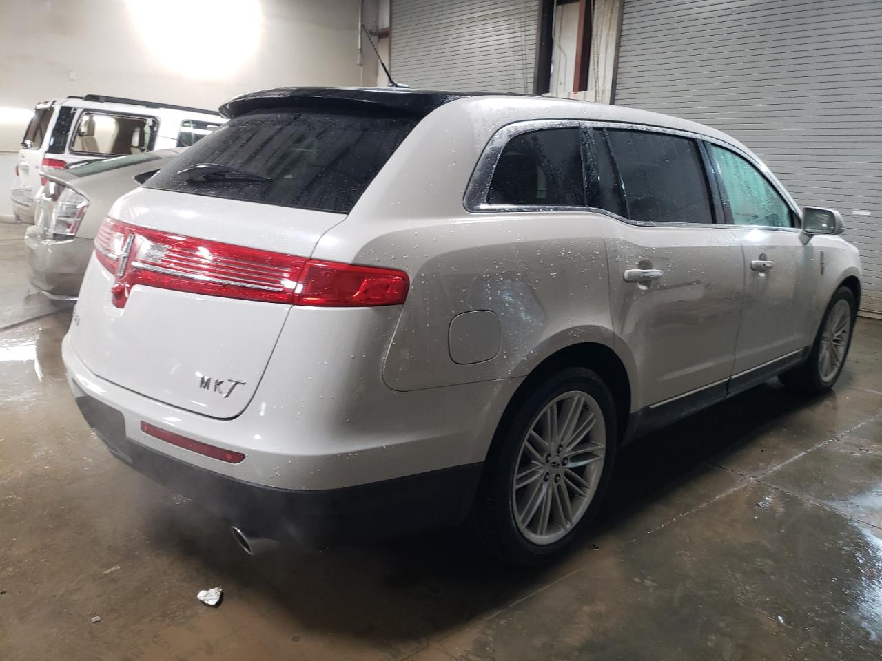 2019 Lincoln MKT - Image 3