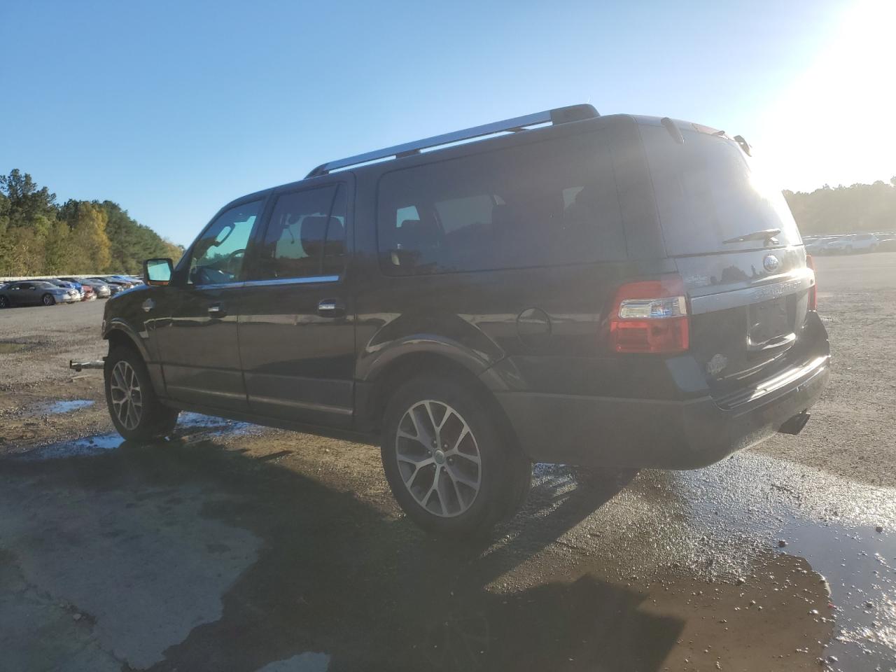 2015 Ford Expedition - Image 2