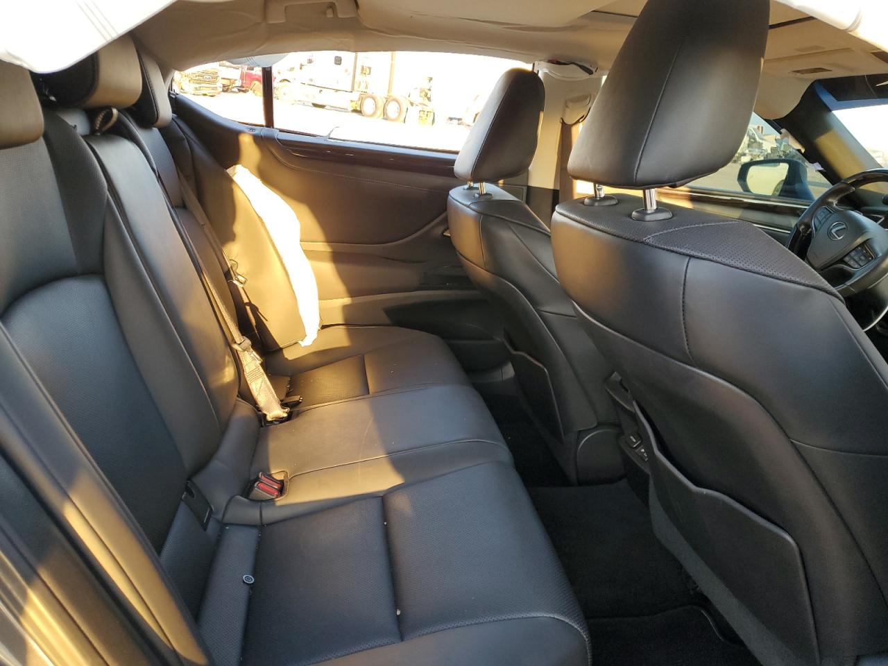 2020 Lexus ES - Image 10