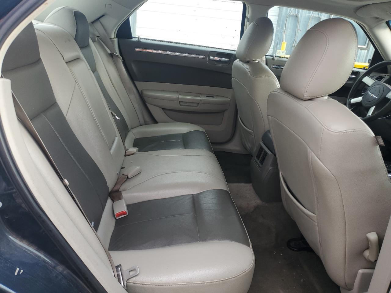 2008 Chrysler 300 - Image 11