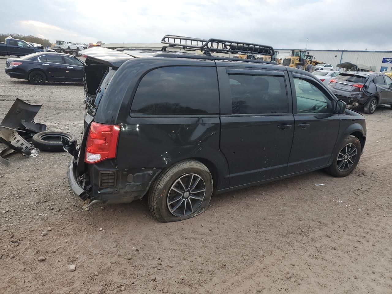 2018 Dodge Caravan - Image 3