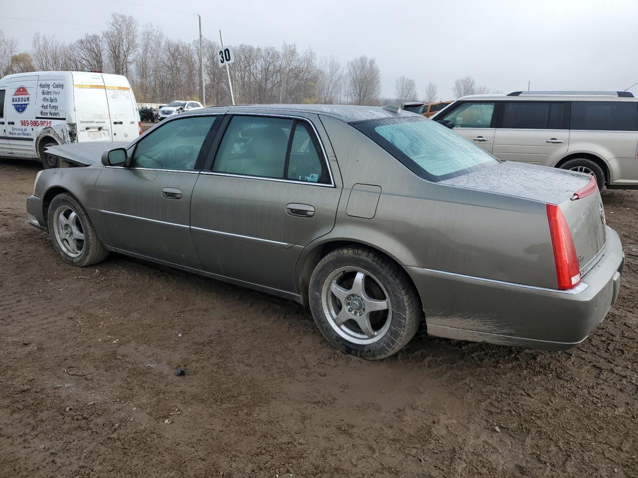 2011 Cadillac DTS - Image 2