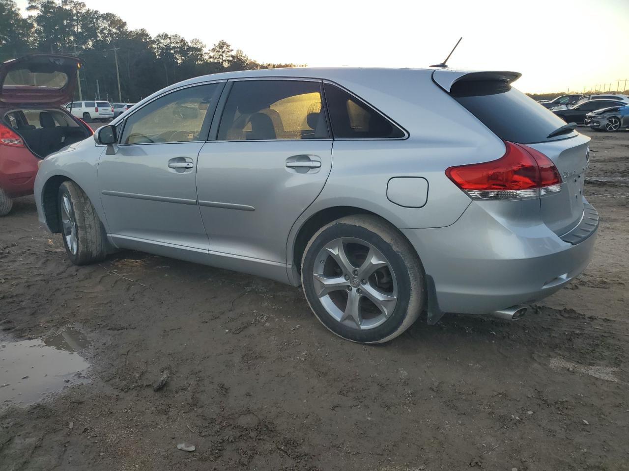 2010 Toyota Venza - Image 2