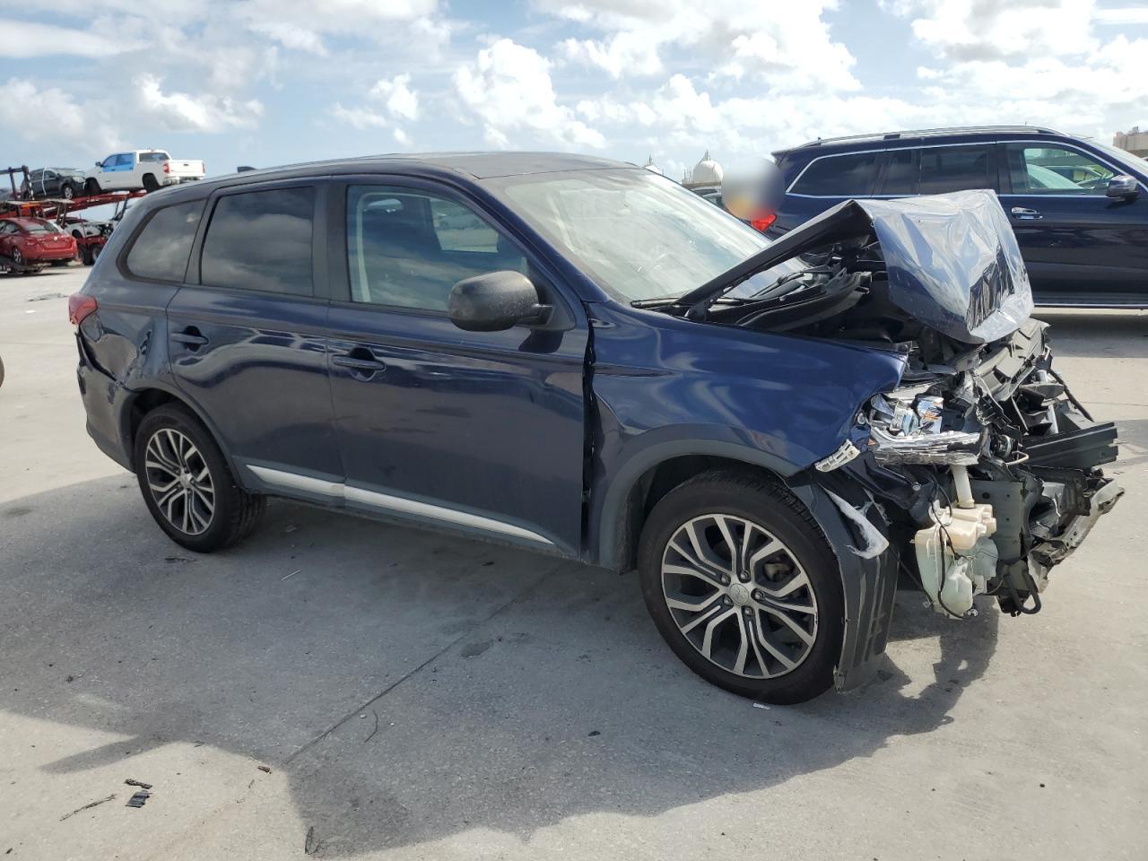 2018 Mitsubishi Outlander - Image 4